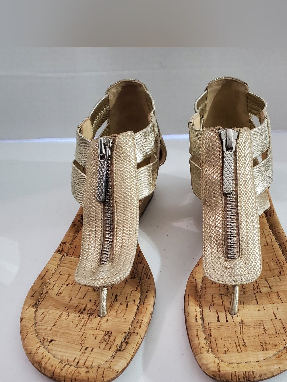 Donald J Pliner Women’s Dori 7.5 Gold Toned Zip-Front Fairycore Wedge Sandals